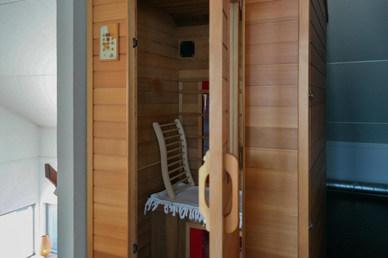 6 Pers. Waterfront Home Seeblick, Equipped Stilt House On The Water Anjum Esterno foto