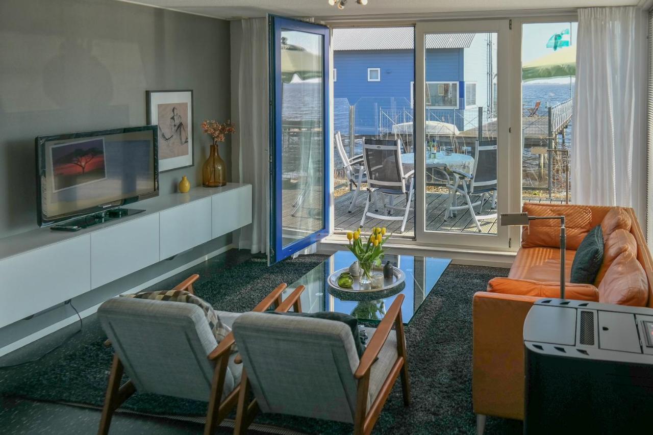 6 Pers. Waterfront Home Seeblick, Equipped Stilt House On The Water Anjum Esterno foto